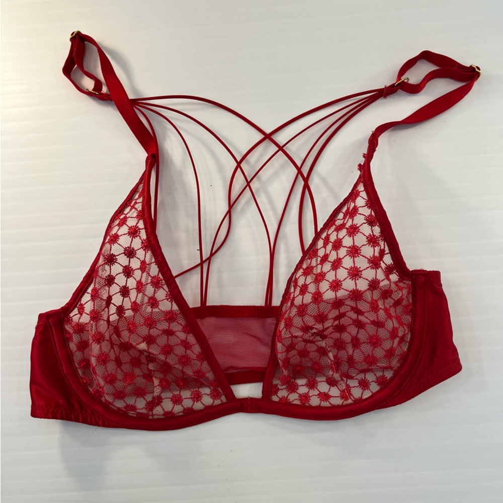 Victoria Secret’s Red Lace StarBurst Satin Strappy Lingerie bra bralette 32B